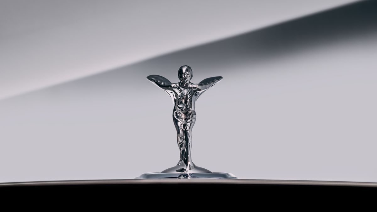 111letá soška na vozech Rolls-Royce má nový tvar, kvůli elektromobilitě